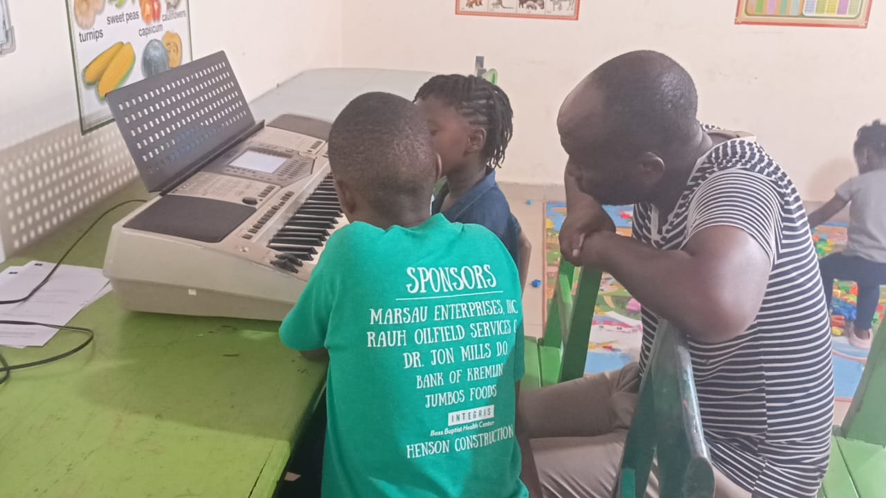 A piano lesson with an instructor